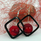Ohrhaken, Viereck schwarz, Perle rot