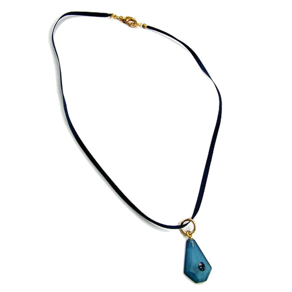 Kette, Seidenband mit Anhänger, blau