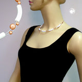 Kette, weiß-matt, Perle apricot