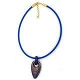 Kette, Faustkeil blau, Gummi blau