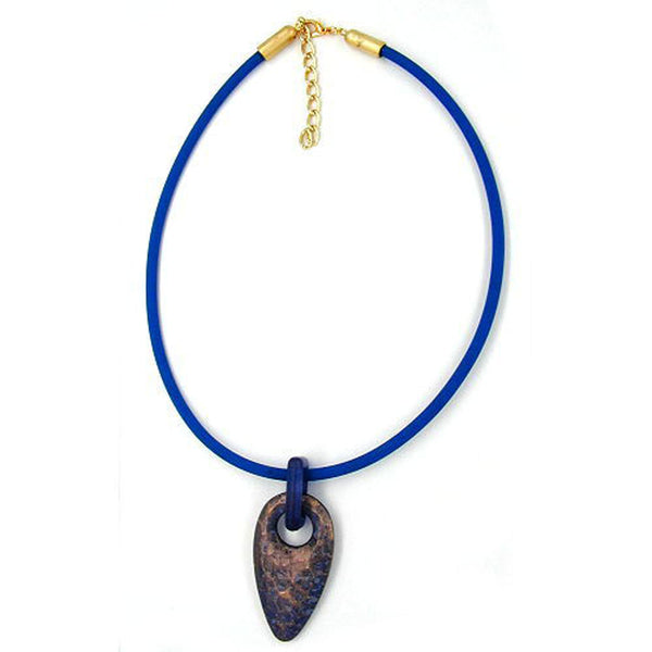 Kette, Faustkeil blau, Gummi blau